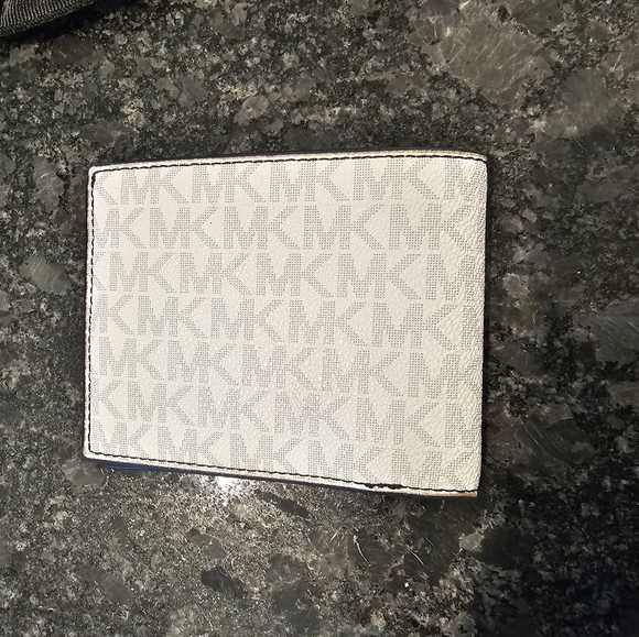 Michael Kors Mens Bifold Signature Logo Wallet - Picture 5 of 5
